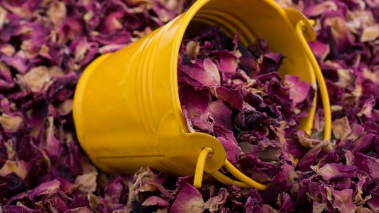 How to Make Rose Powder for Skin4